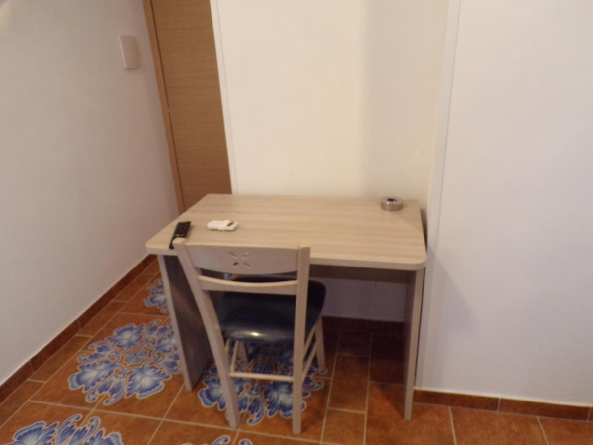 Nuova Aurora Rent Rooms 로칼루메라 외부 사진
