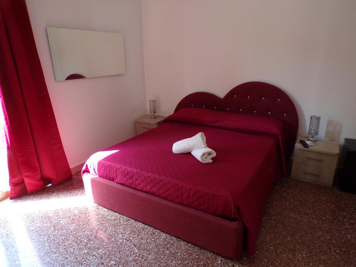 Nuova Aurora Rent Rooms 로칼루메라 외부 사진