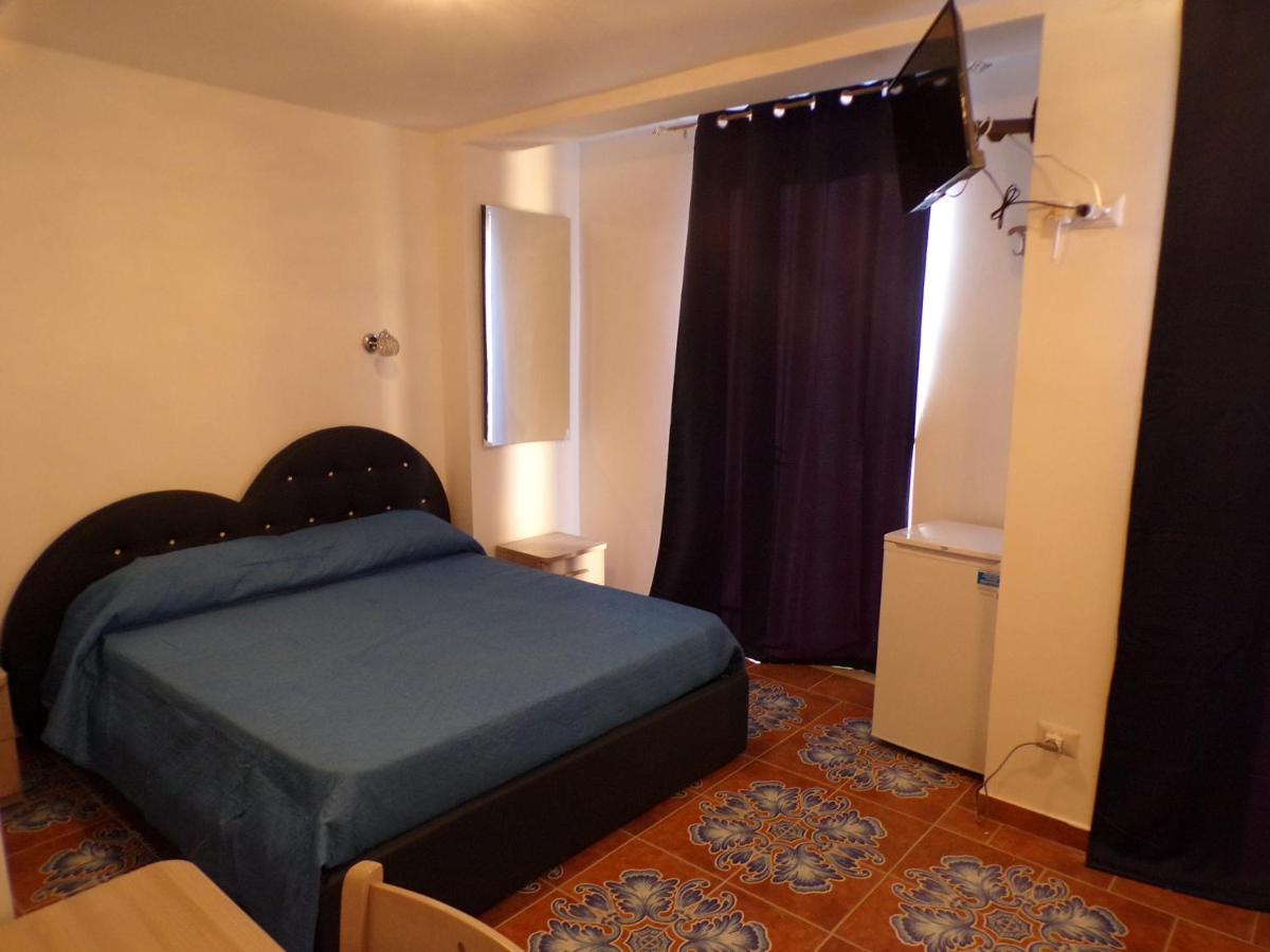 Nuova Aurora Rent Rooms 로칼루메라 외부 사진