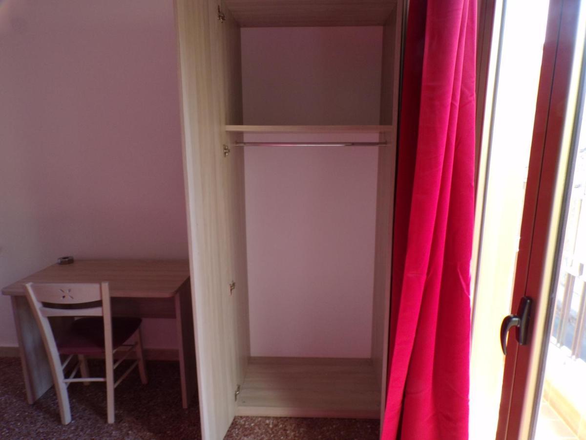 Nuova Aurora Rent Rooms 로칼루메라 외부 사진