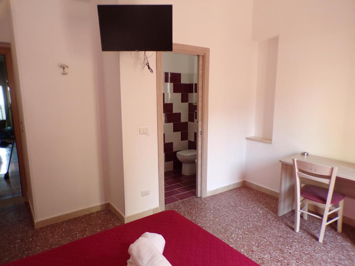 Nuova Aurora Rent Rooms 로칼루메라 외부 사진