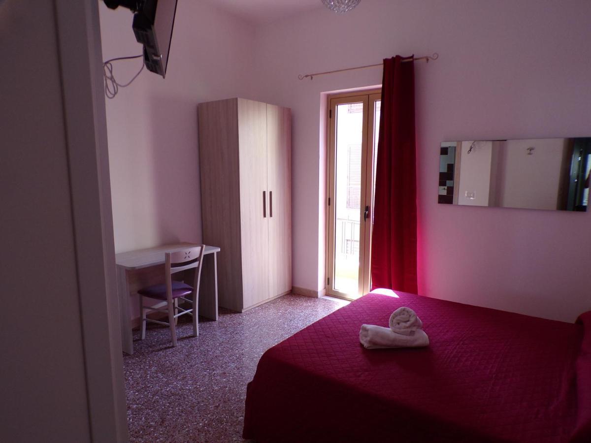 Nuova Aurora Rent Rooms 로칼루메라 외부 사진