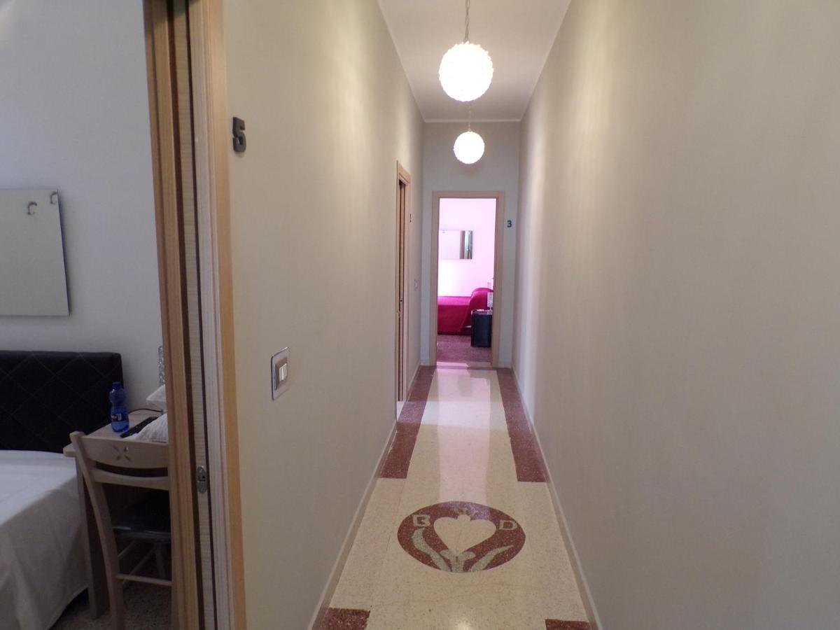 Nuova Aurora Rent Rooms 로칼루메라 외부 사진
