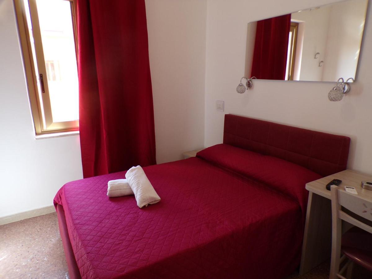 Nuova Aurora Rent Rooms 로칼루메라 외부 사진