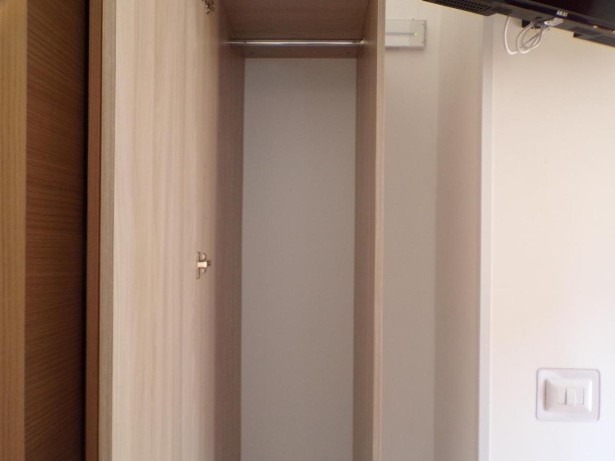 Nuova Aurora Rent Rooms 로칼루메라 외부 사진
