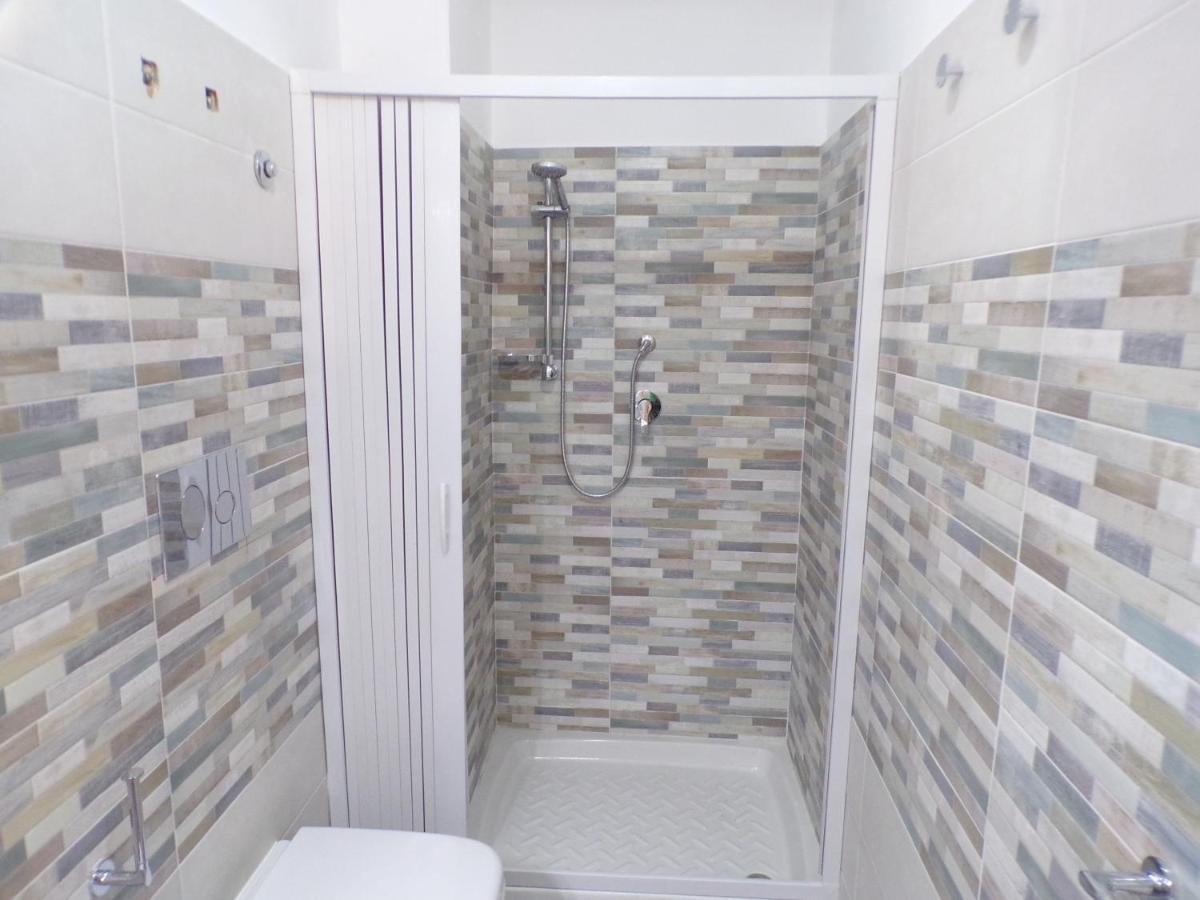 Nuova Aurora Rent Rooms 로칼루메라 외부 사진