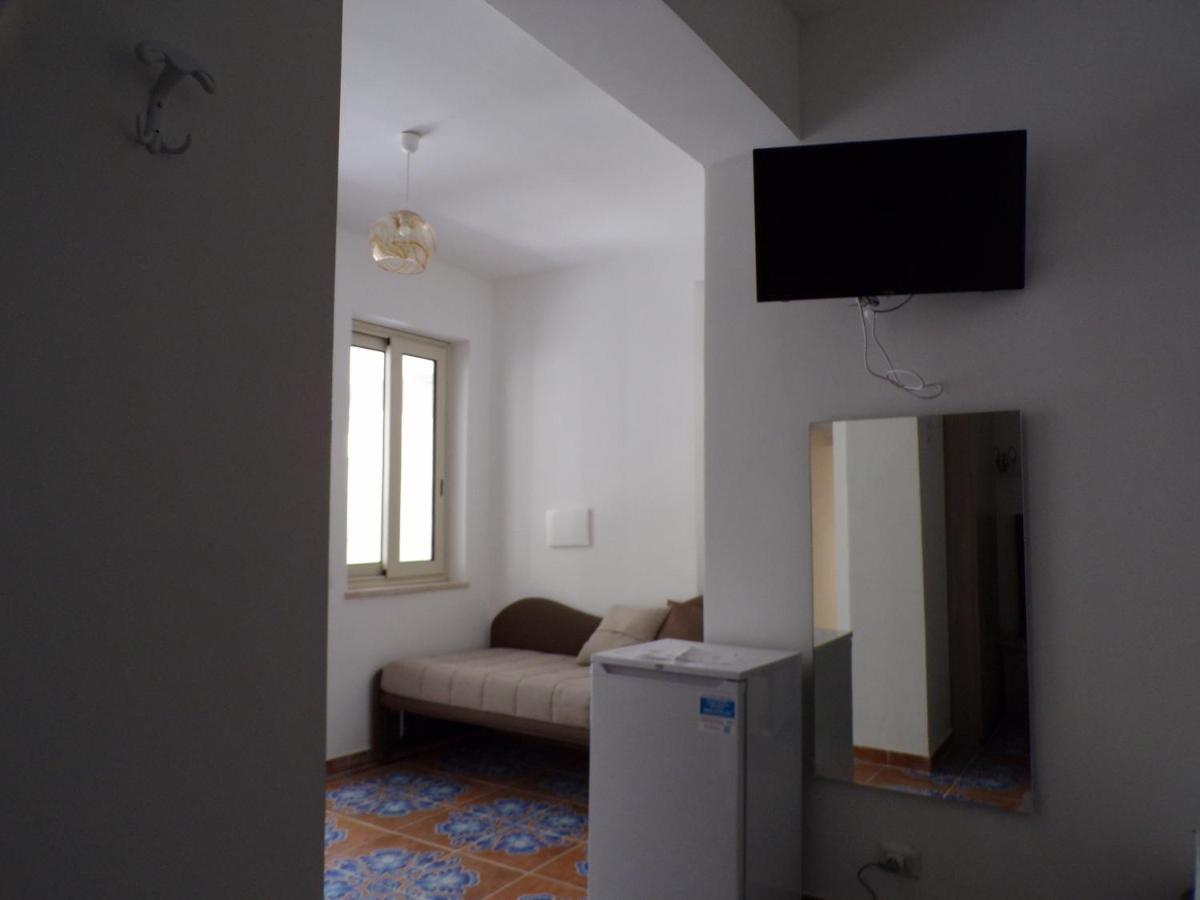 Nuova Aurora Rent Rooms 로칼루메라 외부 사진