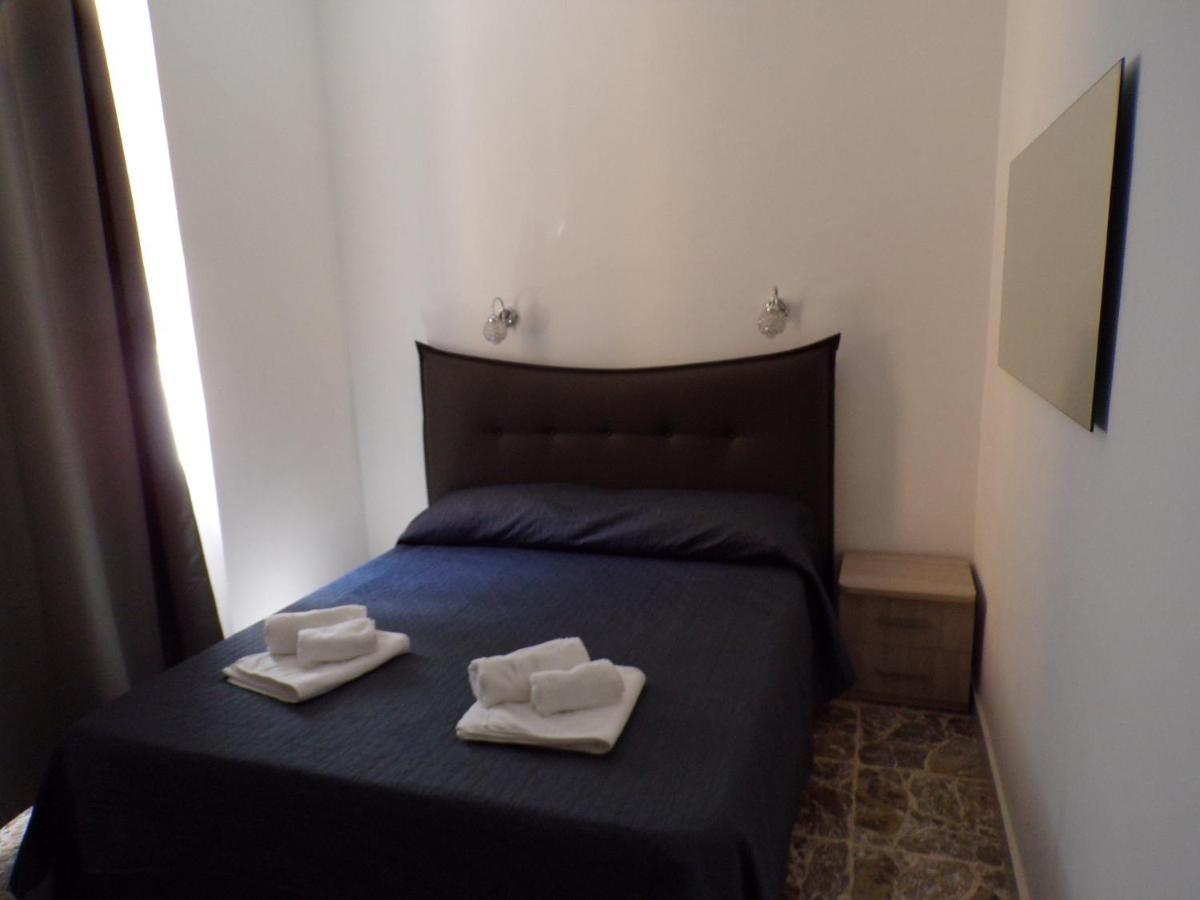 Nuova Aurora Rent Rooms 로칼루메라 외부 사진