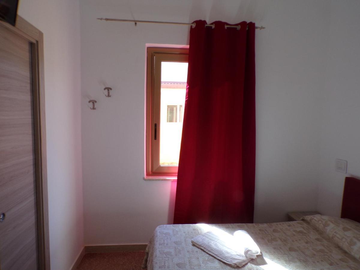 Nuova Aurora Rent Rooms 로칼루메라 외부 사진