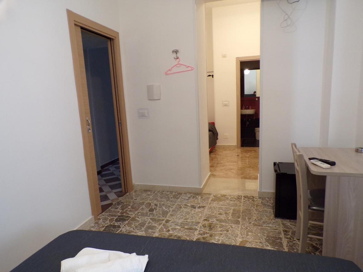 Nuova Aurora Rent Rooms 로칼루메라 외부 사진