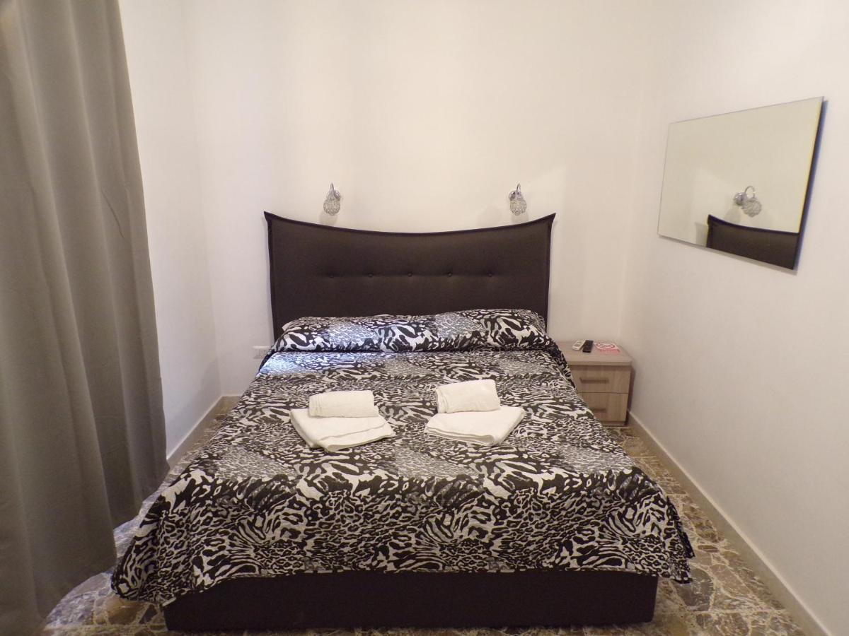 Nuova Aurora Rent Rooms 로칼루메라 외부 사진