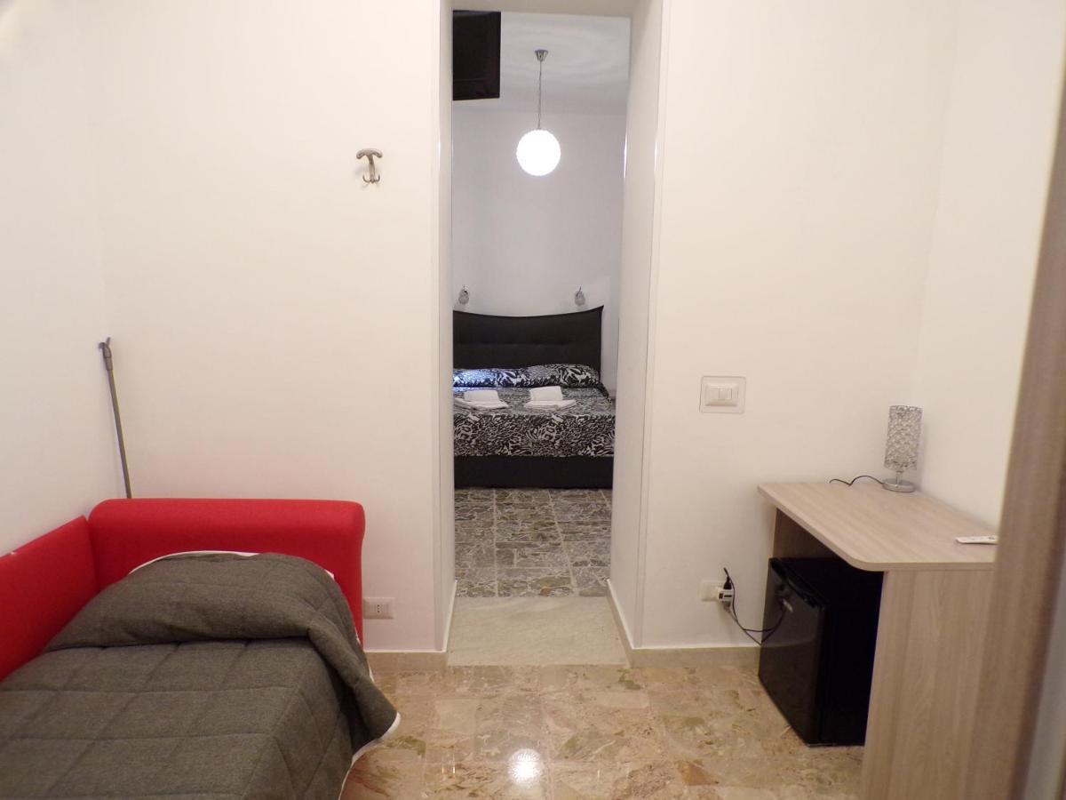 Nuova Aurora Rent Rooms 로칼루메라 외부 사진