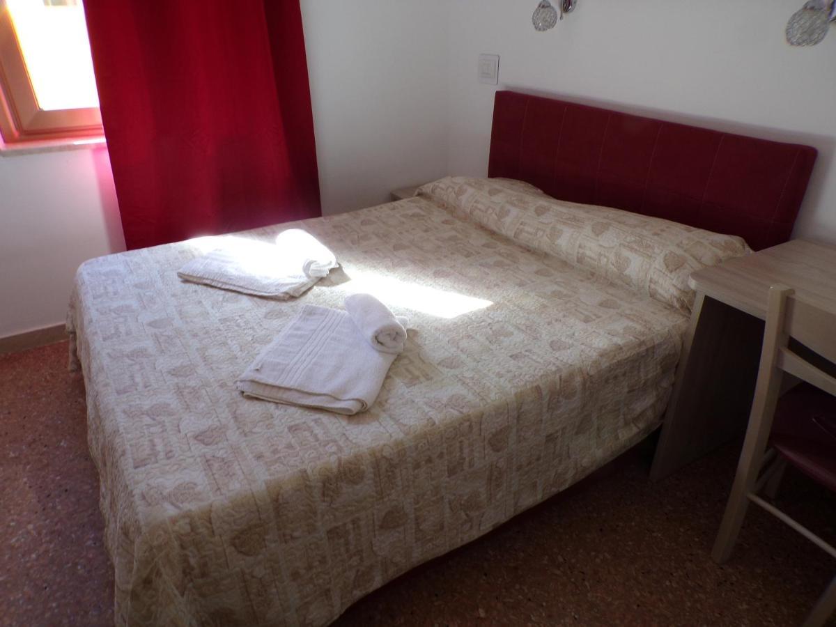 Nuova Aurora Rent Rooms 로칼루메라 외부 사진