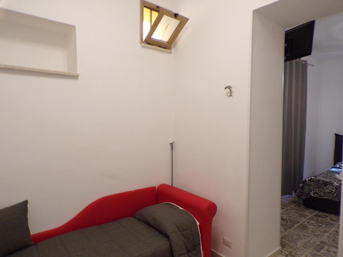 Nuova Aurora Rent Rooms 로칼루메라 외부 사진